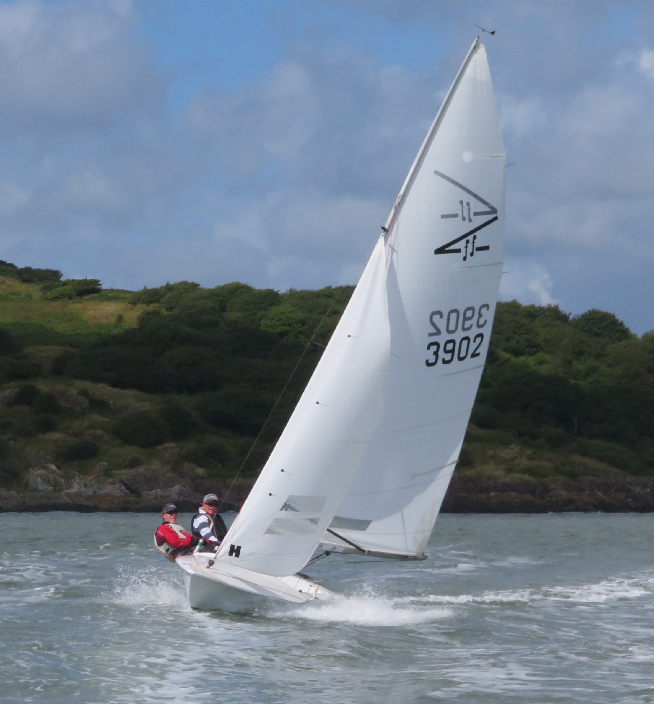 Flying Fifteen fleet winners, Colin Filer and Jamie Gascoigne going hard (Photo: John Sproat)